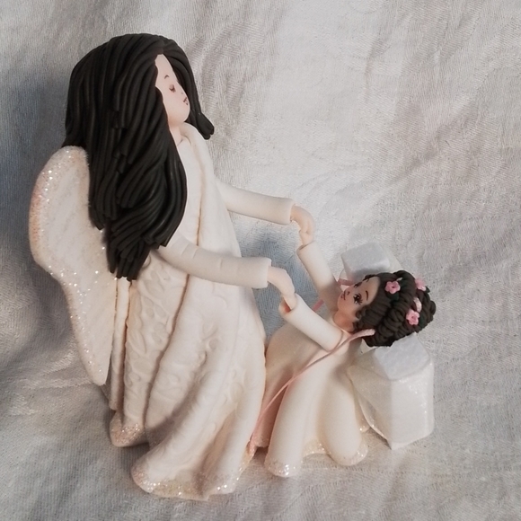 Kneeded Angel's "Mother and Daughter" Figurine: Caucasian, both with dark hair. - Picture 5 of 11